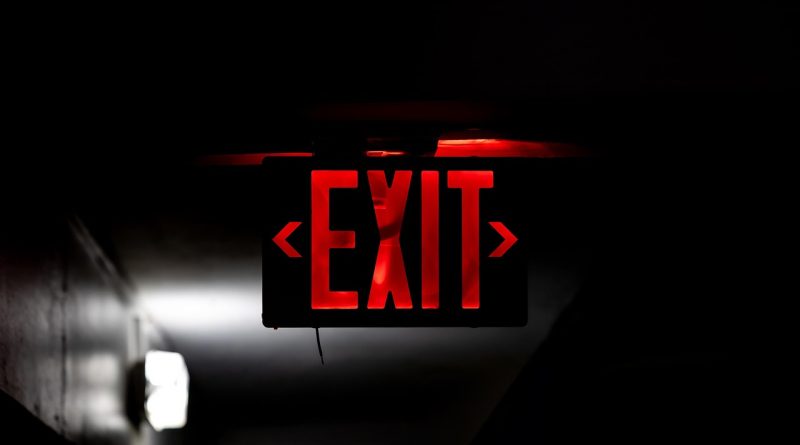 Dinas Damkar Mesuji Hapus Sarang Tawon di Area Industri